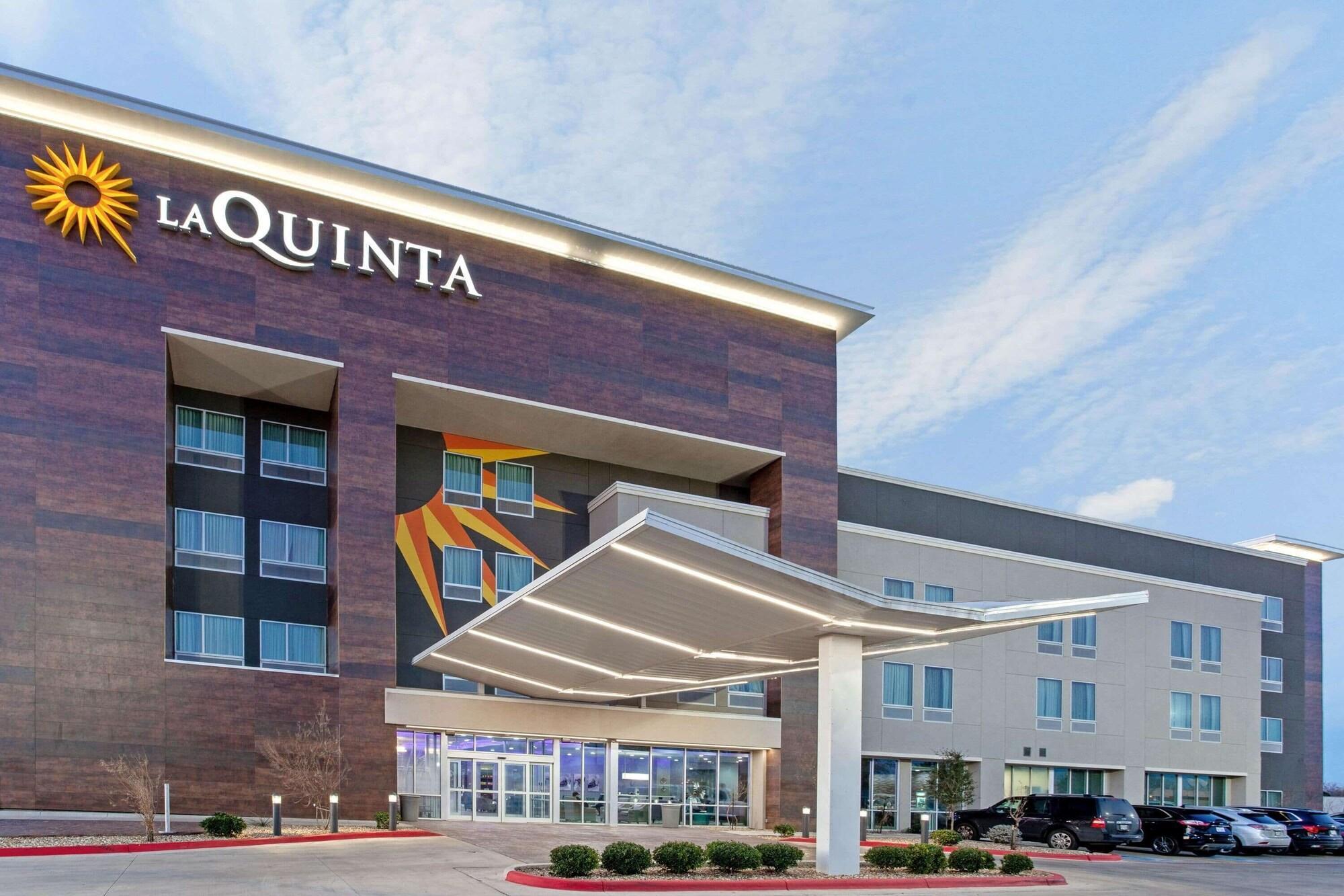 La Quinta By Wyndham Lubbock South Hotel Bagian luar foto