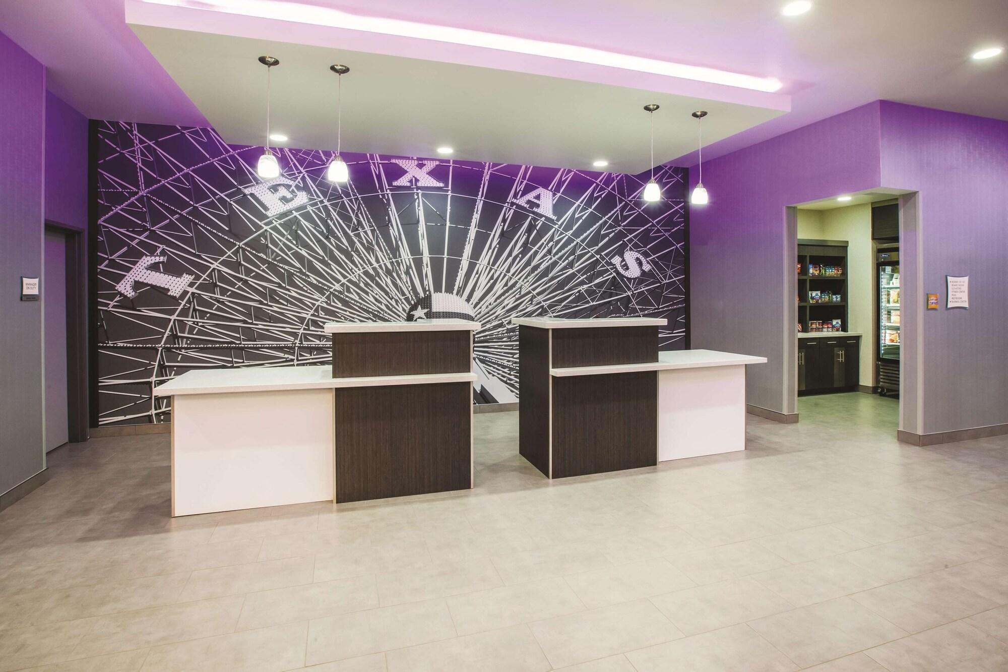La Quinta By Wyndham Lubbock South Hotel Bagian luar foto