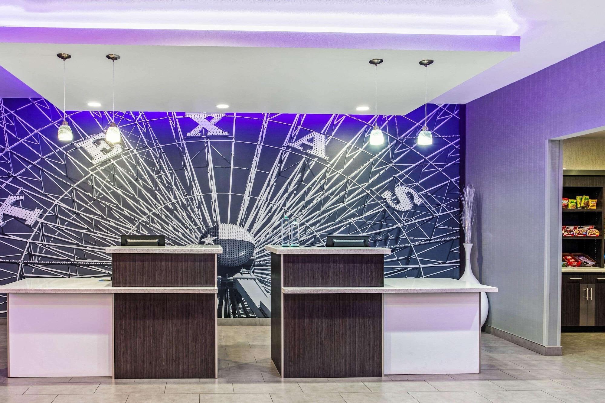 La Quinta By Wyndham Lubbock South Hotel Bagian luar foto