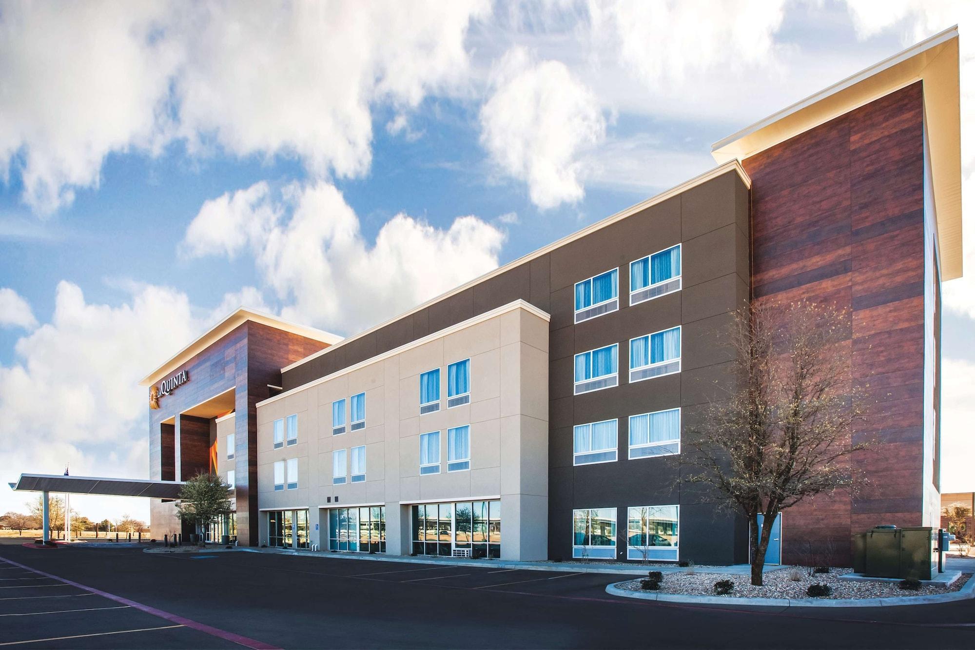 La Quinta By Wyndham Lubbock South Hotel Bagian luar foto